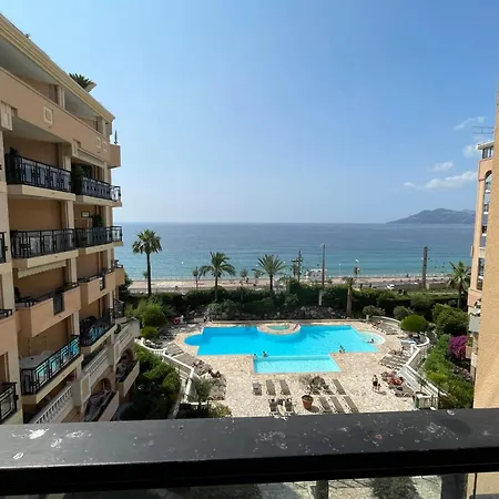Facing The Sea In La Bocca Apartament *
